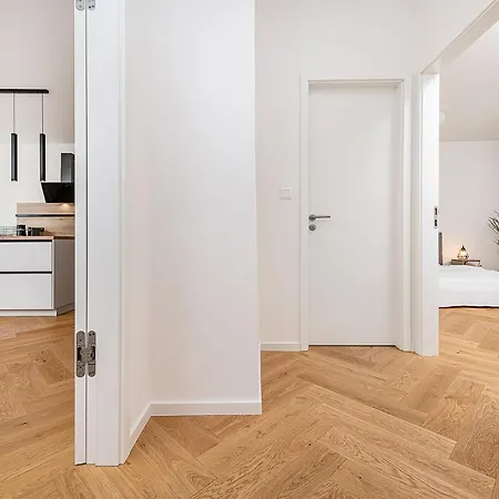 Appartement Bright Designer With 2br, 2ba And Free Parking Goltsch Jenikau
