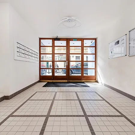 Appartement Bright Designer With 2br, 2ba And Free Parking Goltsch Jenikau